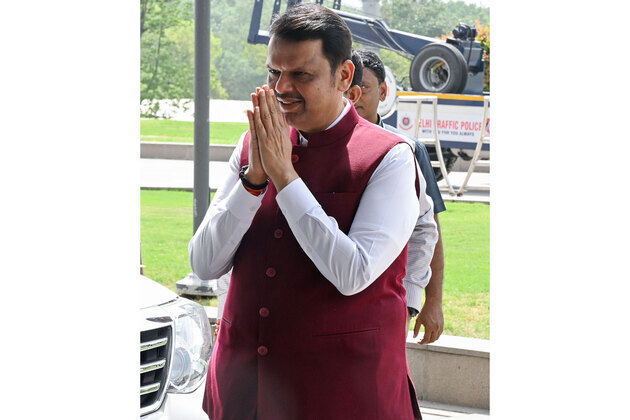 Maharashtra CM Devendra Fadnavis pays tribute to army personnel killed in explosion in J-K