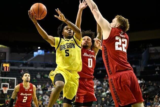 Oregon uses strong second half to take down Wisconsin