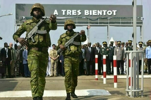 Ivory Coast takes control of last remaining French base