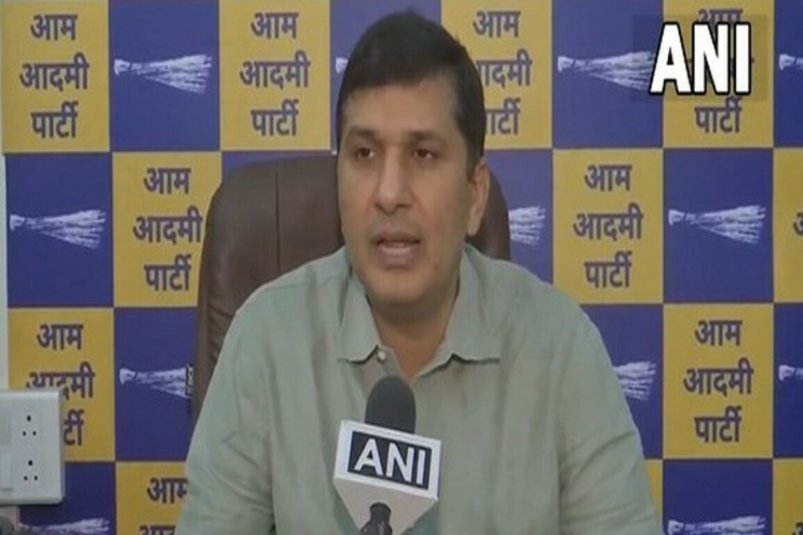 Saurabh Bharadwaj takes a jibe: Where does BJP get money for advertisement?