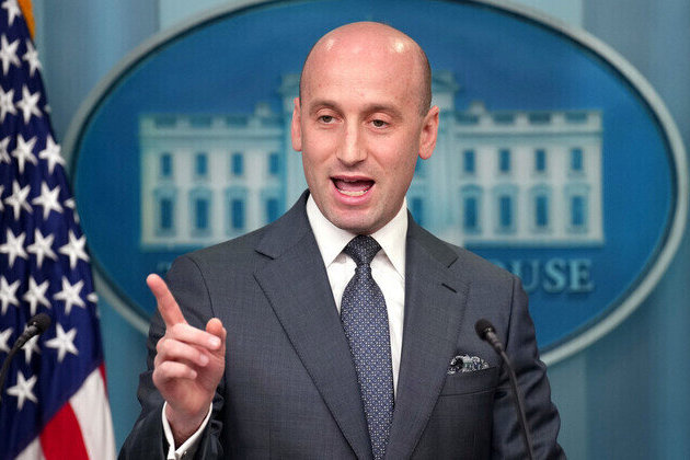 Trumps top aide doubles down on Greenland claim