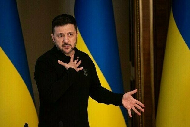 Zelensky delays elections by extending martial law