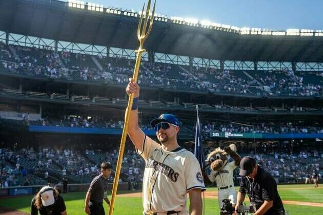 MLB roundup: Catcher Cal Raleigh smashes records as Mariners crush A's
