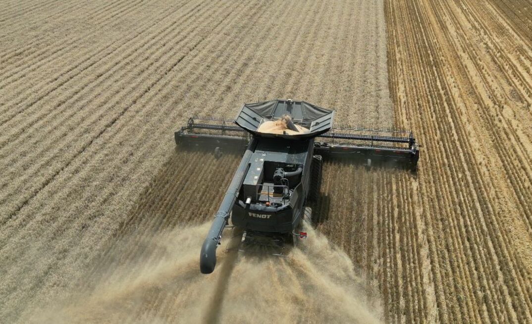 Kondinin Group researchers evaluated the performance of a Fendt Ideal harvester in an irrigated wheat crop near Griffith, New South Wales. 