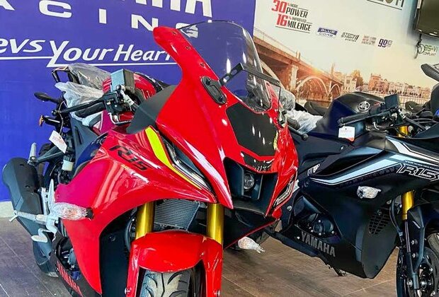 Yamaha R15S V3 Vs New R15 V4 - Similarities And Differences
