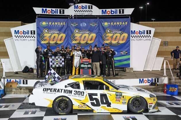 Taylor Gray fends off Sheldon Creed, wins eventful race in Kansas