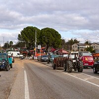 Paris roads shut as farmers warn Mercosur deal threatens livelihoods
