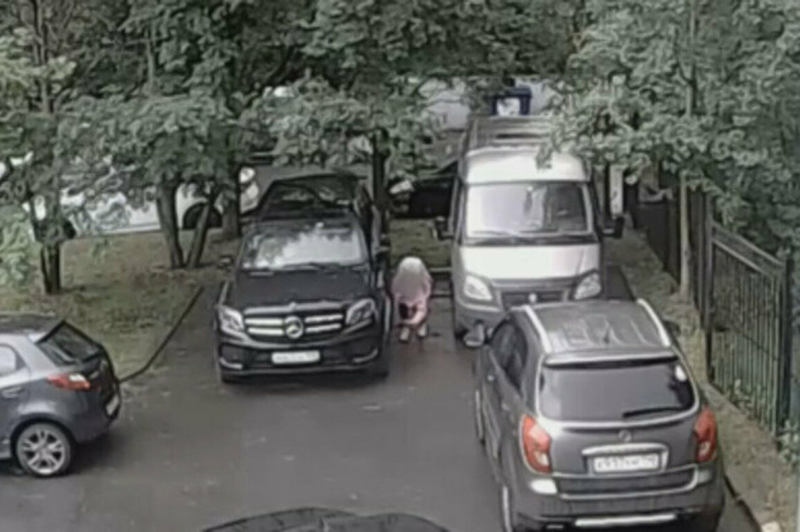 Russian FSB catches woman planting car bomb (VIDEO)