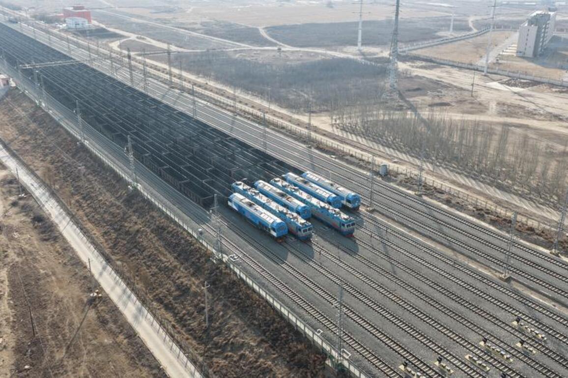 China's record-breaking smart train convoy transforms heavy freight transport