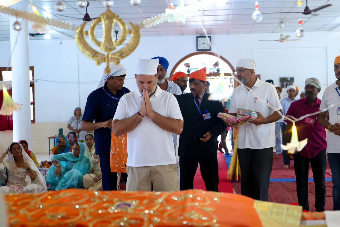 Rahul Gandhi pays obeisance at Campbell Bay gurdwara in Andaman and Nicobar Islands