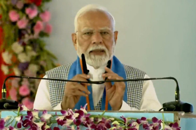 PM Modi inaugurates, lays foundation stone of development works worth over Rs 5,200 crore in Bihar's Siwan