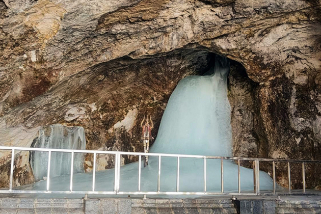 Amarnath Yatra crosses 2 lakh mark, LG Manoj Sinha welcomes devotees with 'Har Har Mahadev'