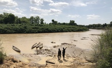  Ghanaian troops monitor the river that separates Ghana and Burkina Faso