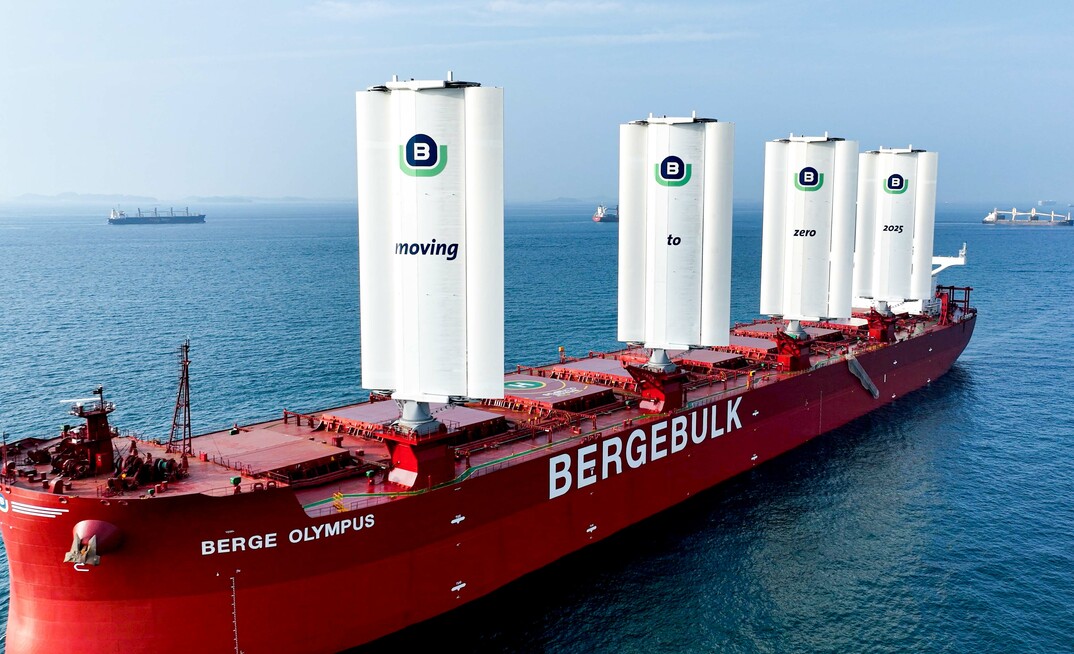 Berge Bulk, navio newcastlemax equipado com velas a serviço da Vale/Divulgação