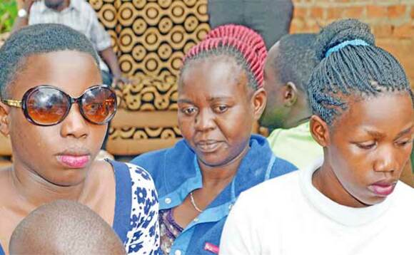 Nansubuga (ku kkono), Alice Mwesigwa ne Nakigudde bannamwandu ba Yasin. Nansubuga (ku kkono), Alice Mwesigwa ne Nakigudde bannamwandu ba Yasin.