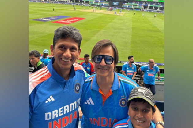 "The legend!": Vivek Oberoi compliments Venkatesh Prasad as they witness India-Pakistan cricket clash in Dubai