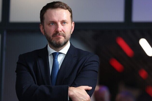 Old globalization model is over  Putin aide