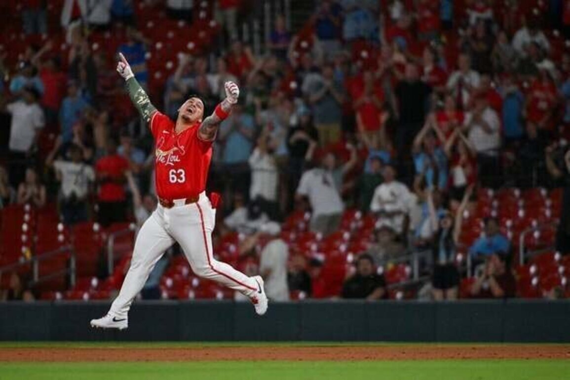 Cardinals chase series-clinching win over scuffling Royals