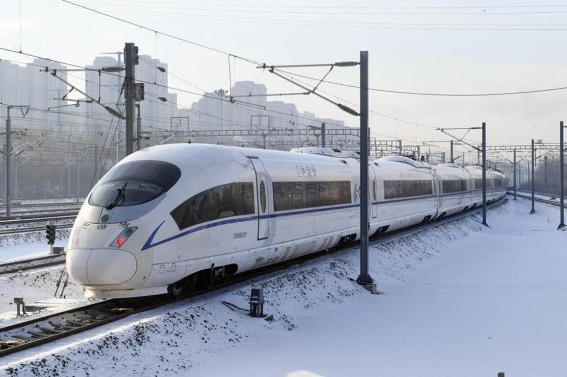 How China's high-speed rail confronts winter's bite with "black techs"