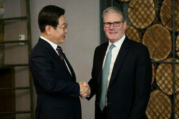 Britains Starmer mistakes South Korean interpreter for president 