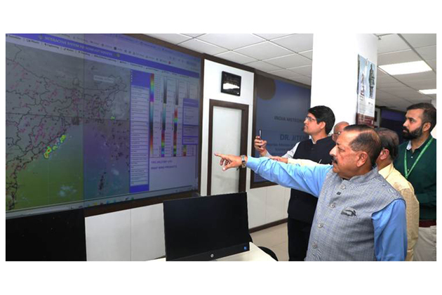 Union Minister Jitendra Singh reviews Multi-Hazard Early Warning DSS and "Mausamgram" at IMD headquarters