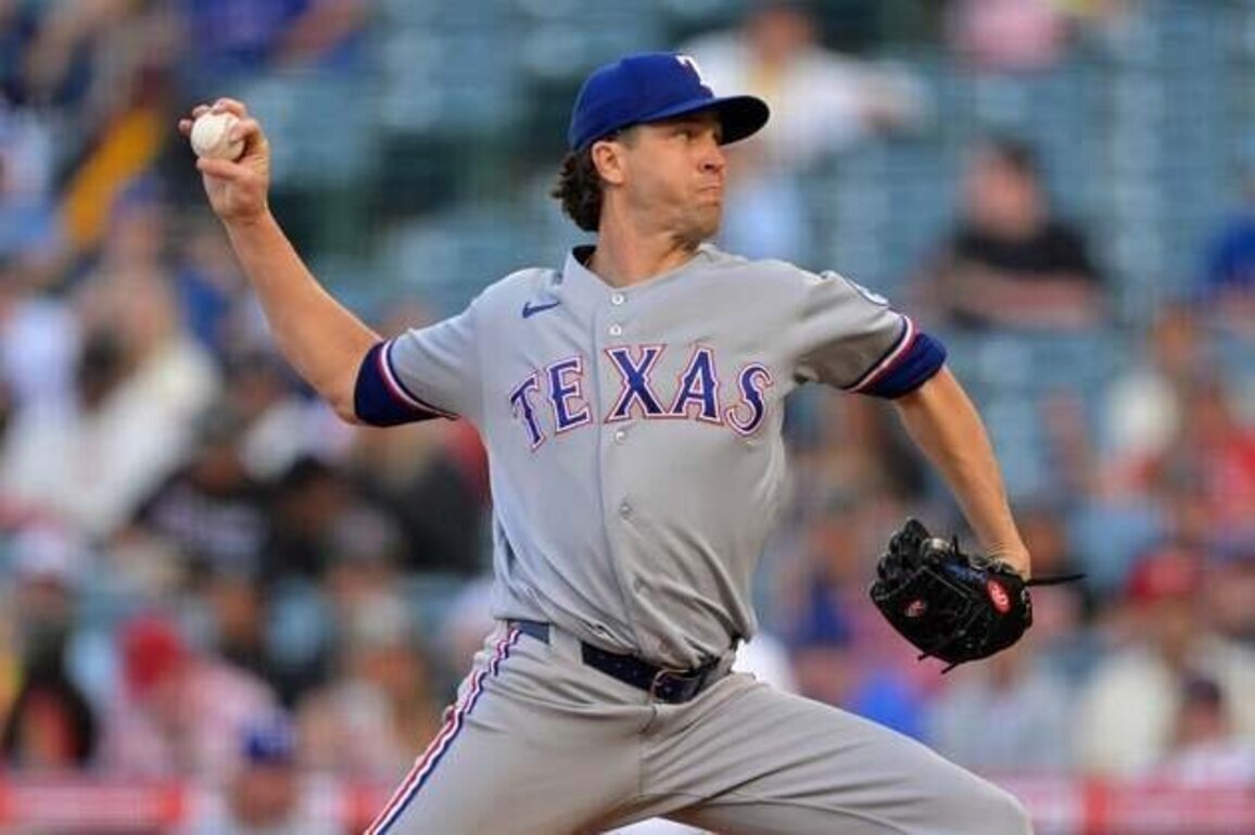 Rangers' Jacob deGrom faces Astros in search of 100th career win