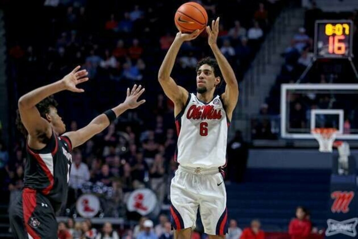 Iowa, Ole Miss put undefeated marks on the line at Acrisure Classic