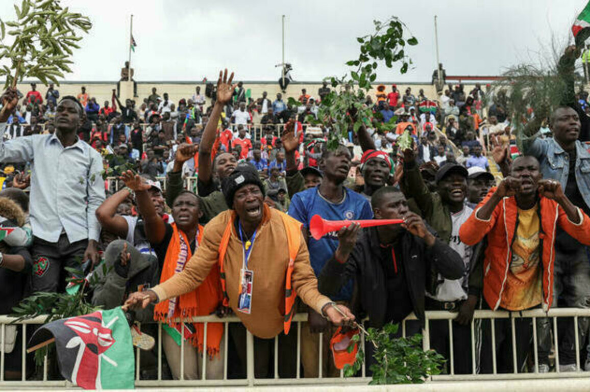 Dozens injured at state funeral for Kenya opposition leader Odinga