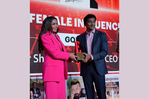 Meher Sheikh wins the 'Emerging Female Influencer in Media Industry' Award