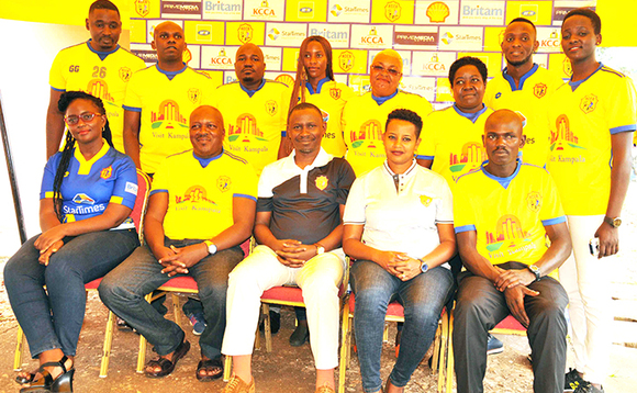 Abakakiiko k'abawagizi ba KCCA akaggya nga bali ne ssentebe wa kiraabu, Aggrey Ashaba (atudde mu mujoozi omuddugavu) wamu ne Anisha Muhoozi (amuddiridde ku ddyo), akulira KCCA Abakakiiko k'abawagizi ba KCCA akaggya nga bali ne ssentebe wa kiraabu, Aggrey Ashaba (atudde mu mujoozi omuddugavu) wamu ne Anisha Muhoozi (amuddiridde ku ddyo), akulira KCCA