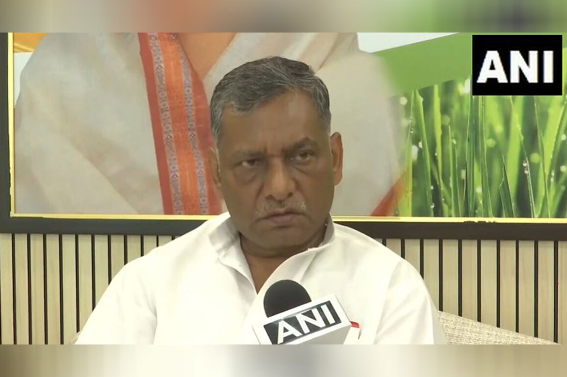"Tejashwi Yadav is the biggest face for CM," hints Congress MP Akhilesh Prasad before Bihar election