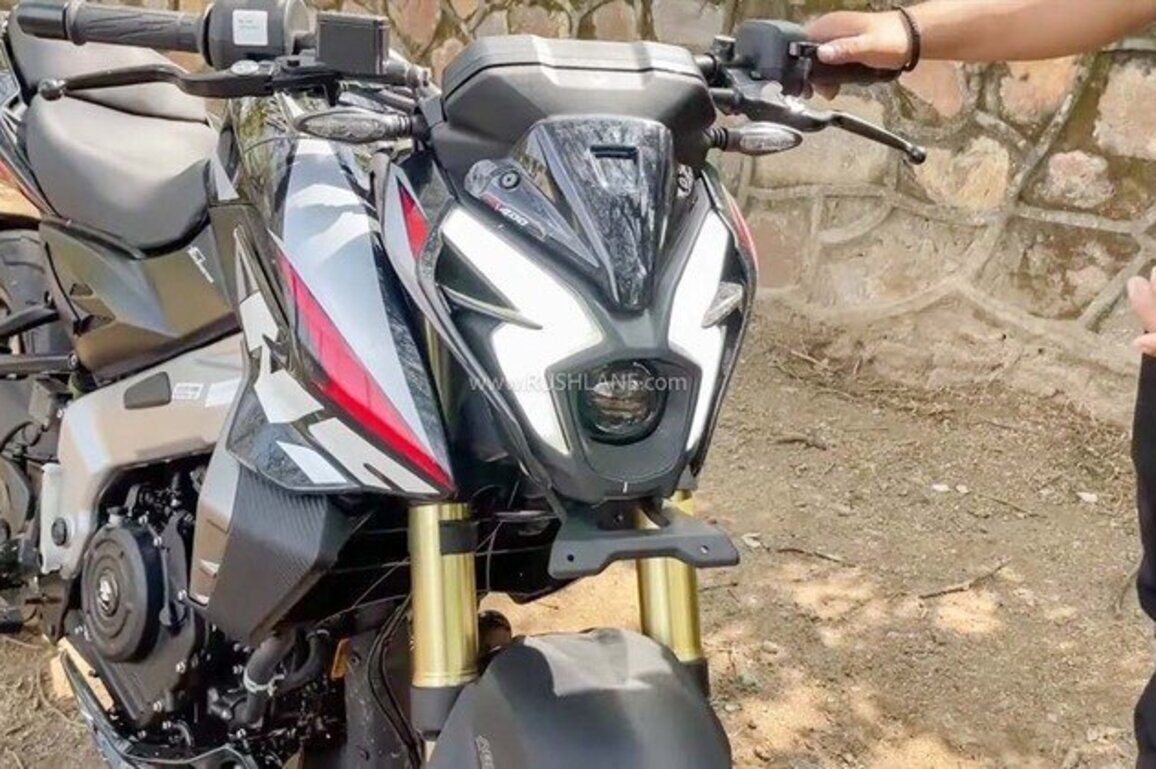350cc Bajaj Pulsar NS400Z Reach Showrooms  Launch Price Leaked