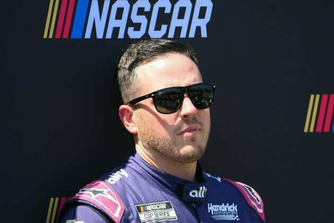 Qualifying cancelation at Daytona puts Alex Bowman on front row