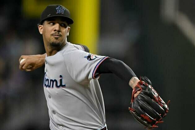Marlins stay hot, hand reeling Rangers 7th straight loss