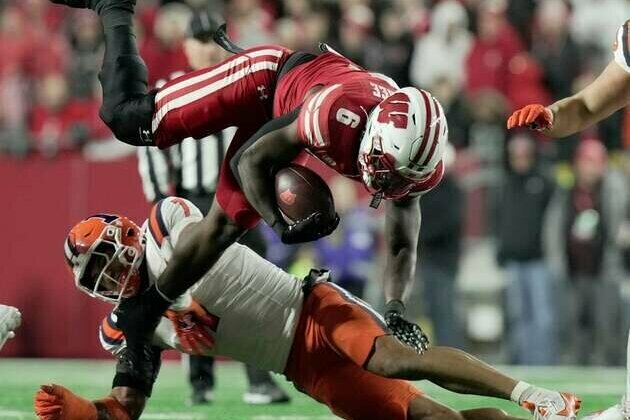 Darrion Dupree leads Wisconsin to upset of No. 21 Illinois
