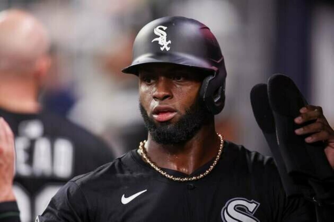 White Sox to pick up OF Luis Robert's $20M option