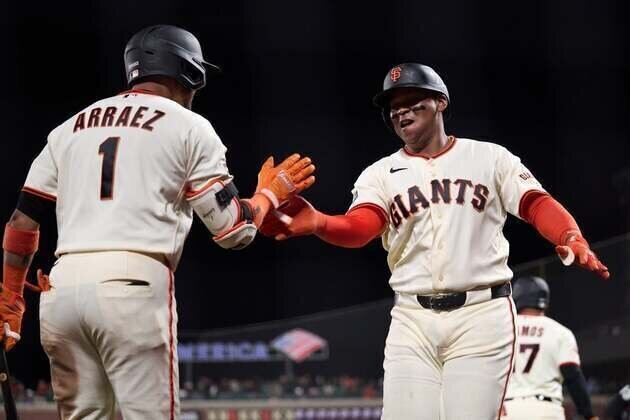 Bats back Robbie Ray's solid start as Giants top Mets