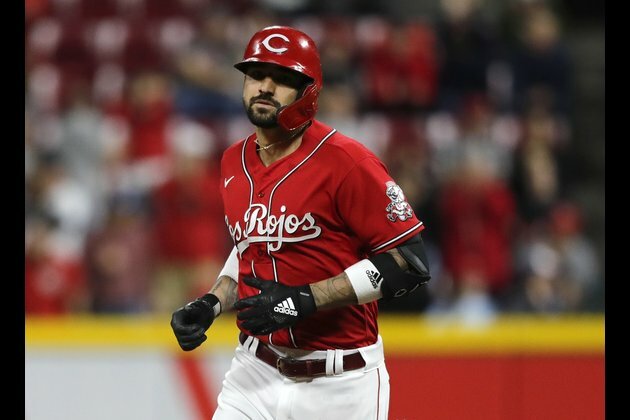 Reds try to complete rare series win over Nationals