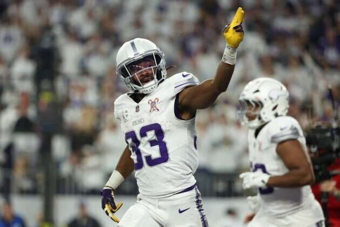 Reports: Vikings retain RB Aaron Jones on restructured 1-year deal