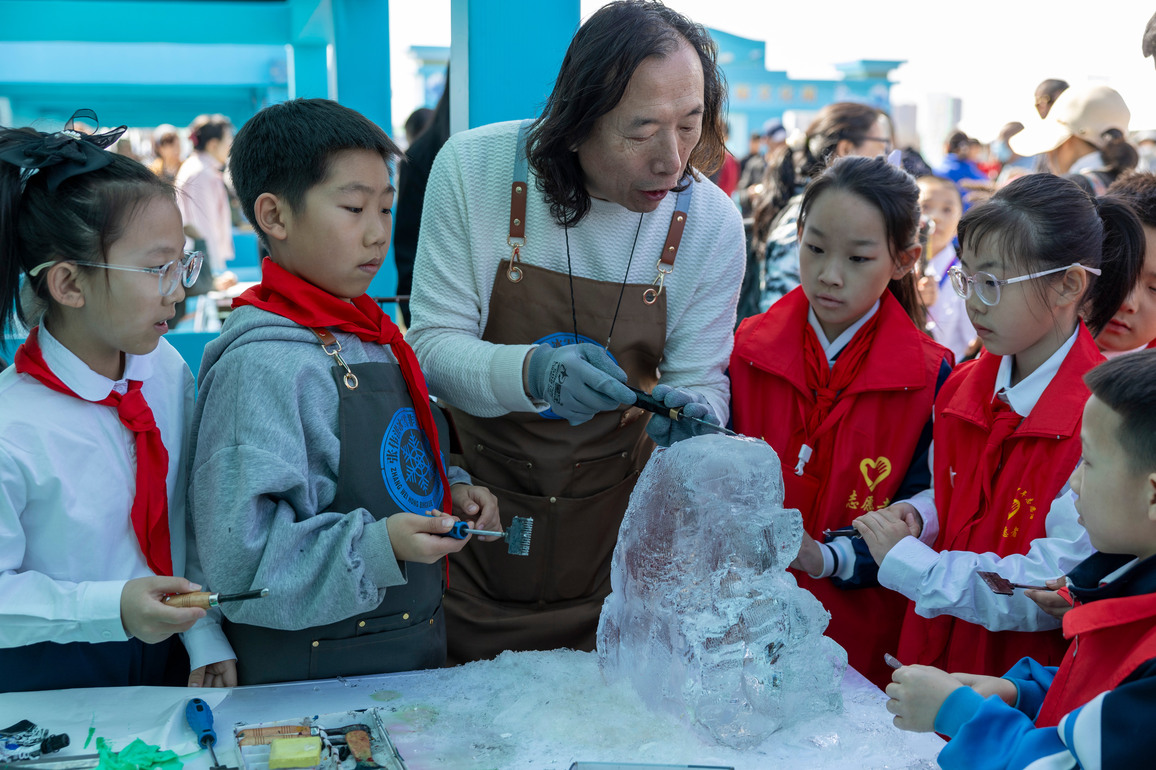 (Culture&Life) CHINA-HEILONGJIANG-HARBIN-FOLK CULTURE-FISHING (CN)