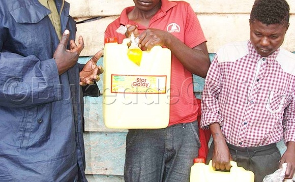 Ayo n'abavubuka be yakutte nga bafera abantu. Ayo n'abavubuka be yakutte nga bafera abantu.