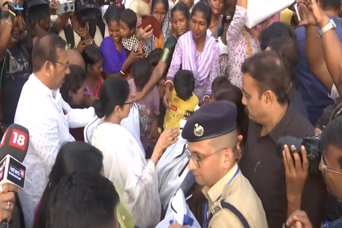 W Bengal CM Mamata Banerjee distributes relief materials in Alipurduar in wake of floods, interact with tea garden workers