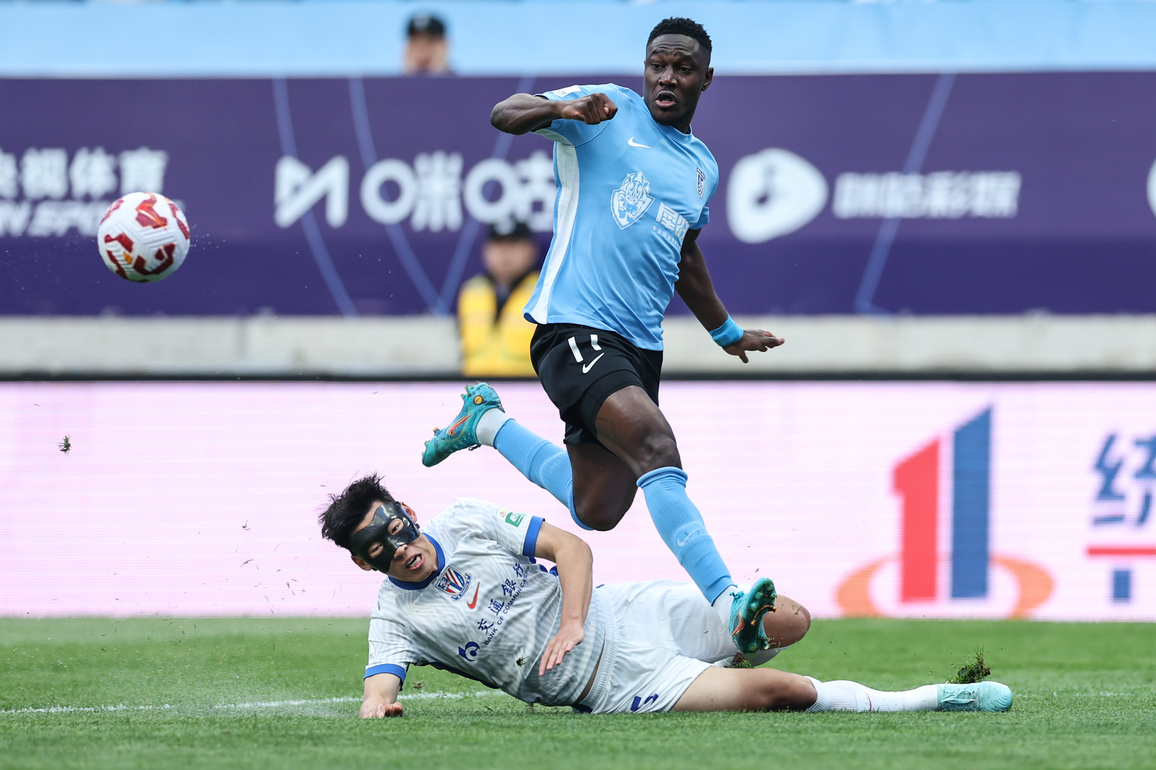(SP)CHINA-DALIAN-FOOTBALL-CSL-DALIAN VS SHANGHAI (CN)