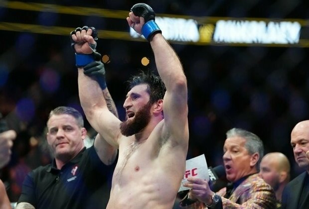 Magomed Ankalaev takes down Alex Pereira at UFC 313