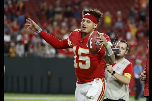 NFL roundup: Patrick Mahomes tosses 3 TDs in win over Bucs