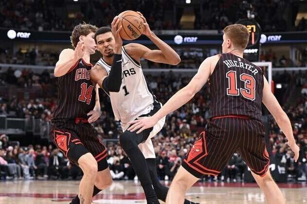 Spurs' juggernaut returns home to host reeling Bulls