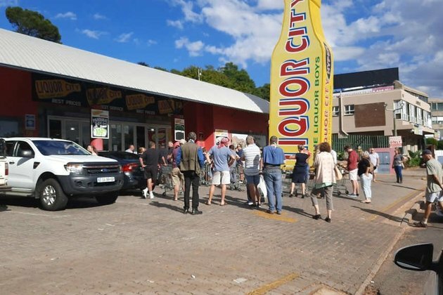 WATCH | South Africans go on manic booze run ahead of lockdown