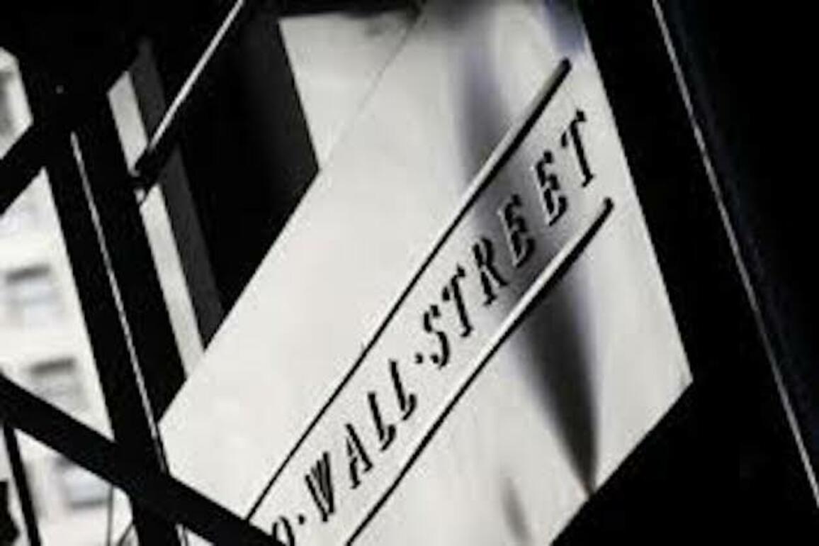 Wall Street struggles as continued uncertainty grips markets