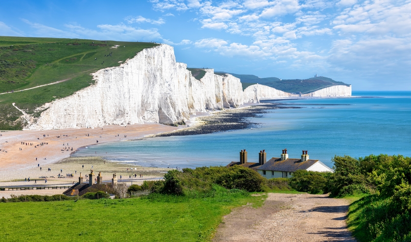 The Seven Sisters Chalk cliffs and the coastguard cottages in East Sussex © Sven Hansche/shutterstock.com