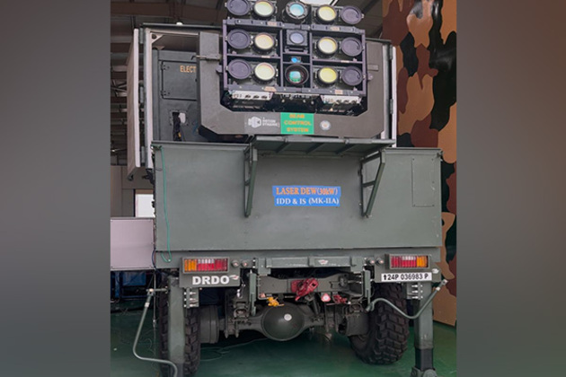 India demonstrates "Star Wars" capability to shoot down fixed-wing drones, swarm drones using high-power laser weapons